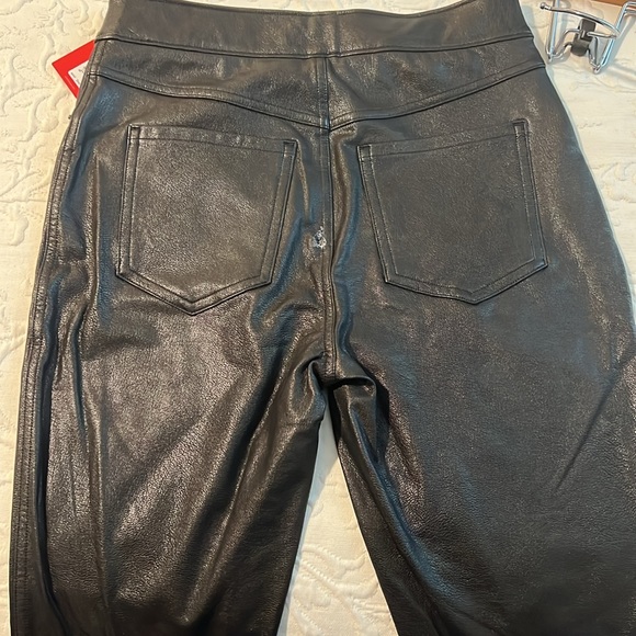 NWT Spanx Leather-Like Ankle Skinny Pant (slight imperfection on back seam) - Picture 8 of 9